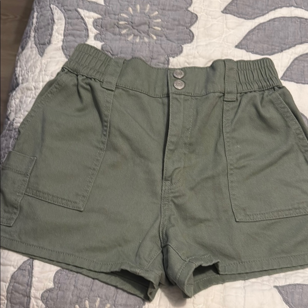 Vanilla Star Green Cargo Shorts Relaxed Fit